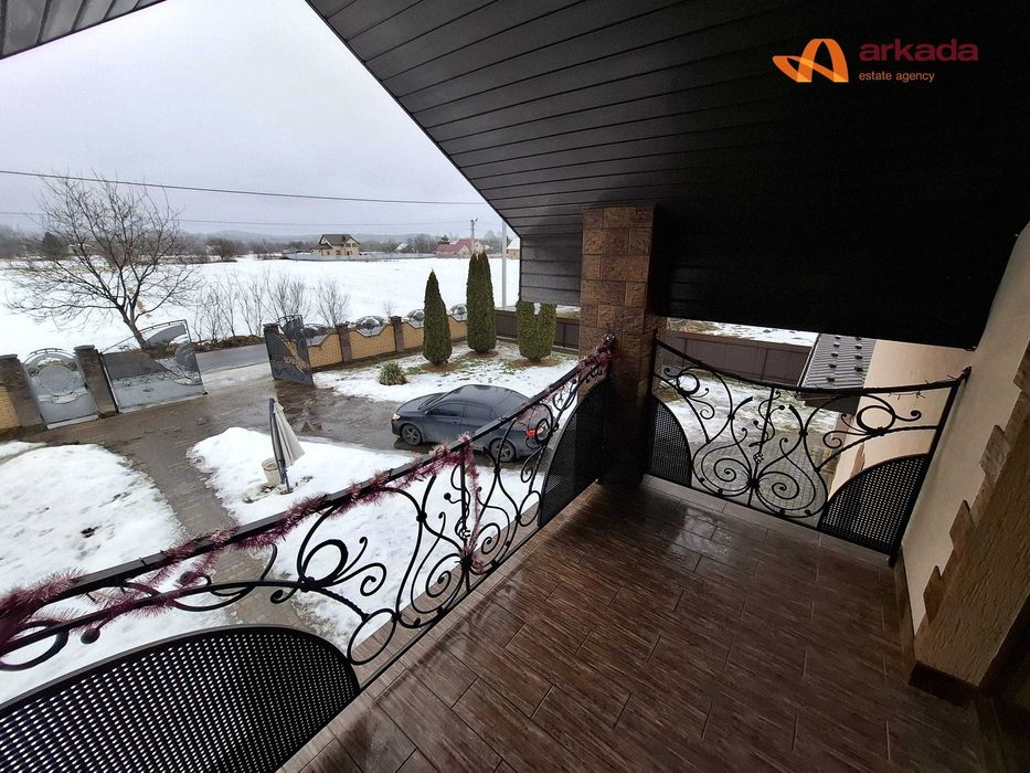 Просторий будинок із відпочинковим комплексом. Продаж