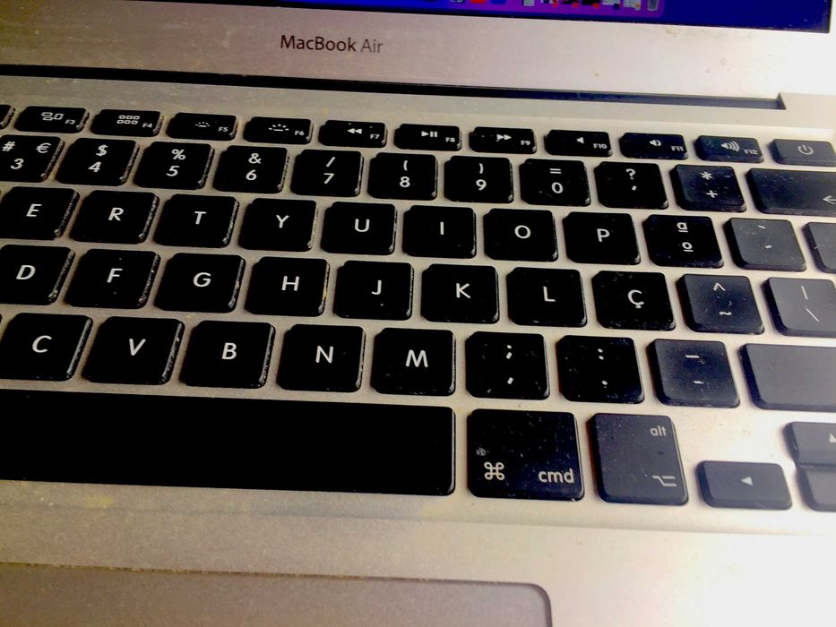 MacBook Air 13” (2017) – 128GB – funciona bem