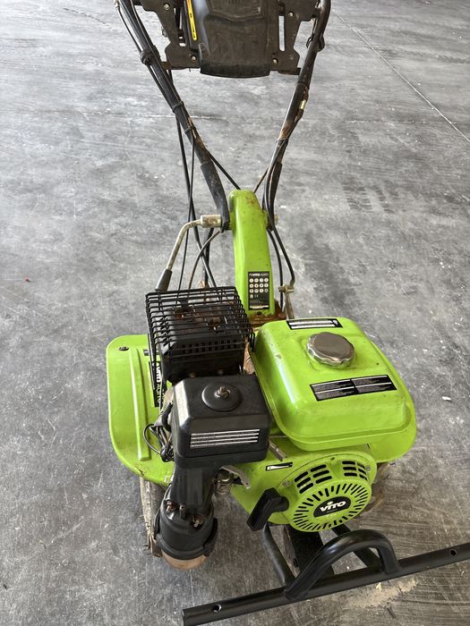 Moto enxada vito como nova