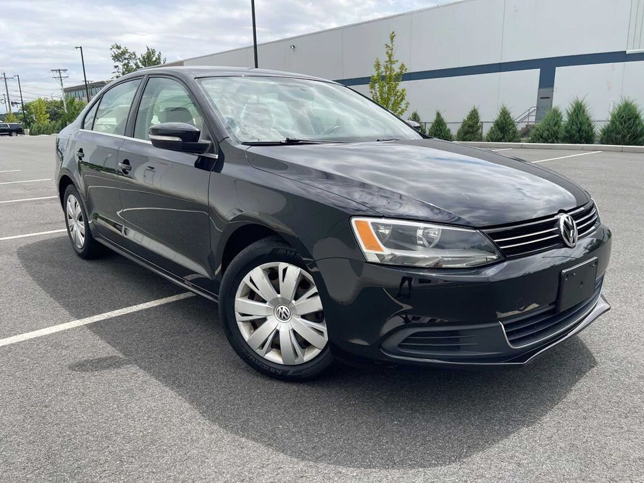 Volkswagen Jetta SE      2013