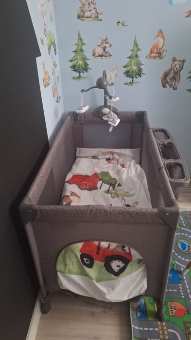 Łóżeczko turystyczne z materacem