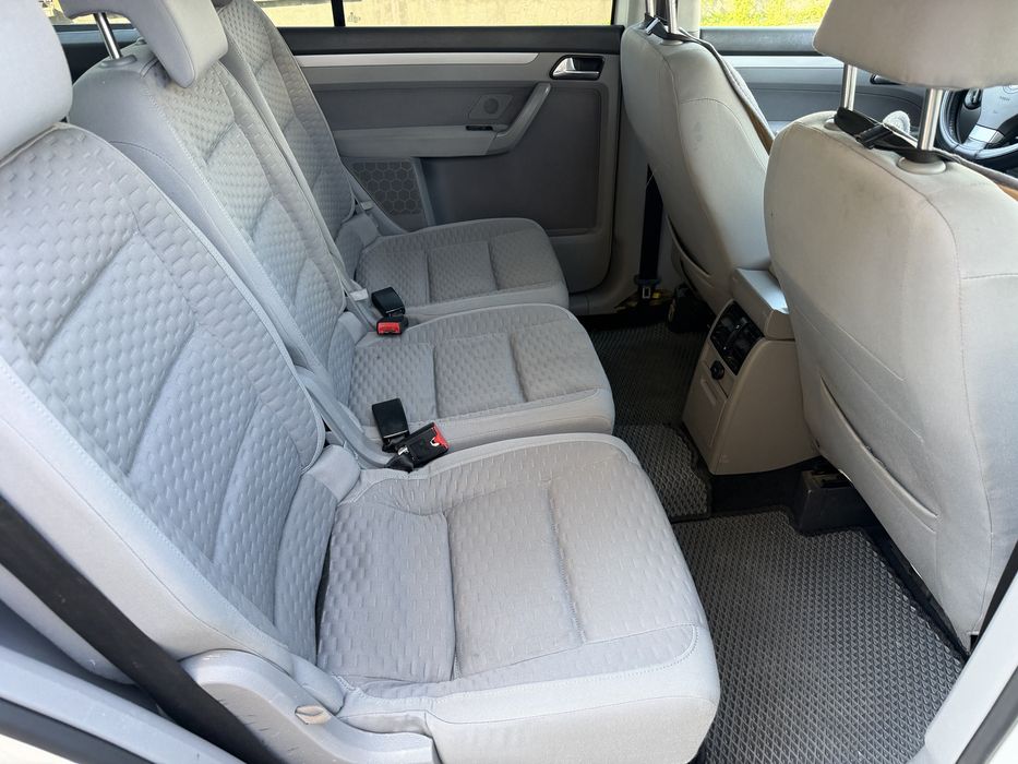 Volkswagen Touran ( Avtomat )