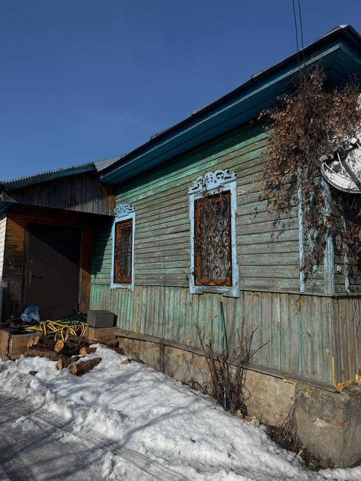 Продаж просторого будинку з великою ділянкою 40 соток в с.Березна