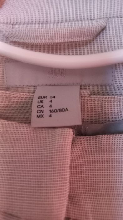 Жіночий брючний костюм.