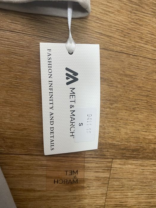 Літній костюм бежевого кольору