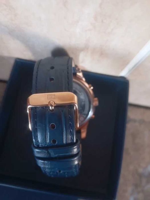 à venda: relógio muito elegante.