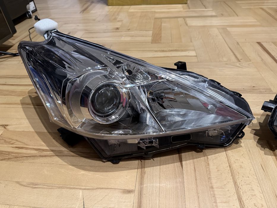 Lampa Toyota Prius plus V 2012 do 2016 przod europa