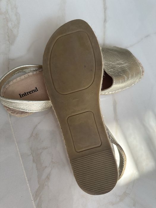 Босоніжки сандалі Intrend
