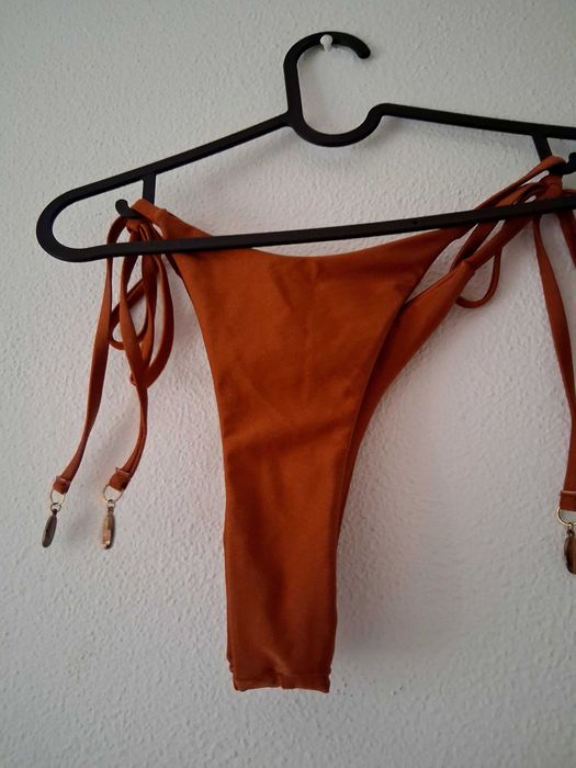 Vestido Bershka,com biquínis.
