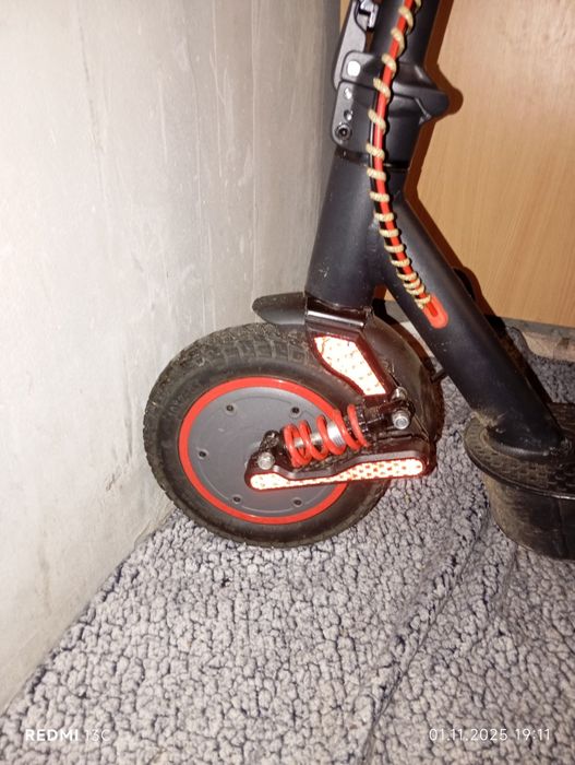 Електросамокат в хорошому стані