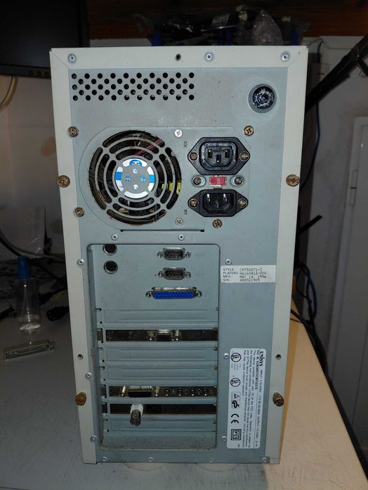 PC antigo Unisys Pentium 100MHz