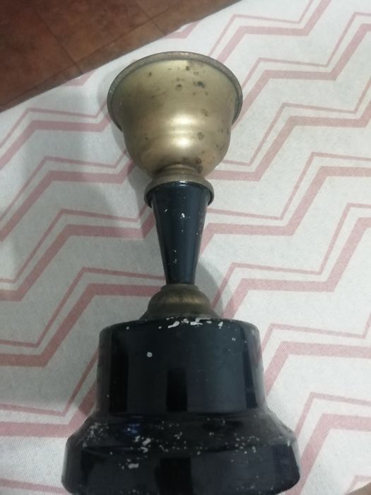 Taça antiga usada