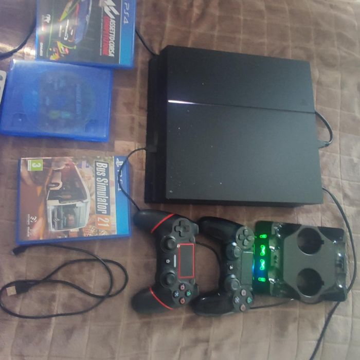 Konsola PS4 + Gry + Tv + stacja ładująca +Pady Zestaw dotowy do gry