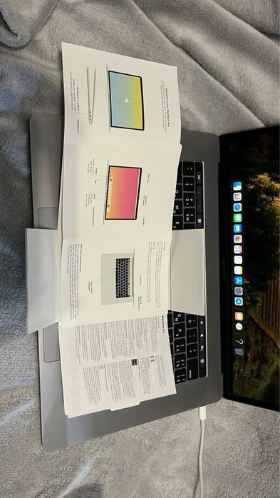 MacBook pro 15 2019 рік
