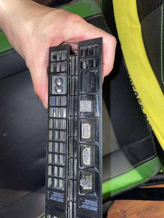 PS4 com jogos e dois comandos