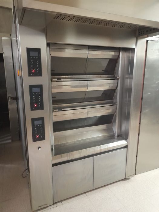Forno ramalhos - 3 lares - Semi Novo / 43 tabuleiros e 3 carros