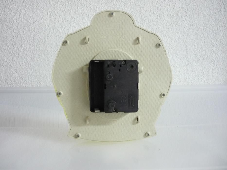 Selling desk clock with coat hanger64584977865091121