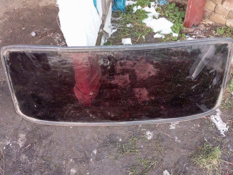 Продам лобове скло і заднє скло на ваз 2106