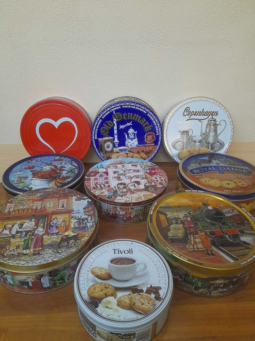 Жестяная коробочка б/у