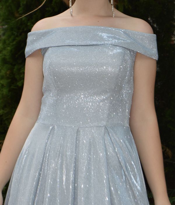 Блискуча вечірня сукня в пол