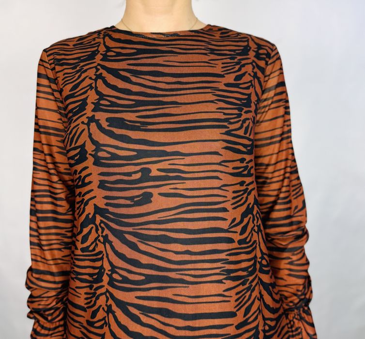 Brązowa sukienka w zwierzęcy wzór M 38