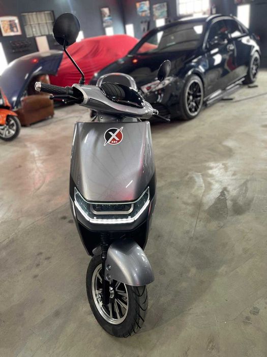 Scooter Elétrica XEC SIMON 23L