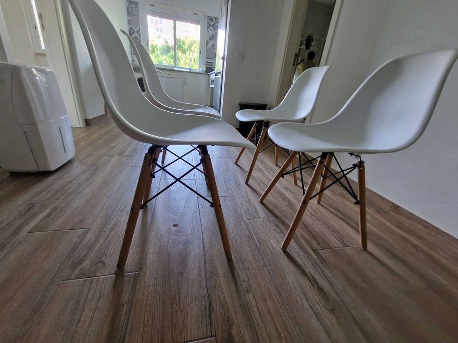 Mesa de Jantar Retangular + Conjunto de 4 Cadeiras Brancas