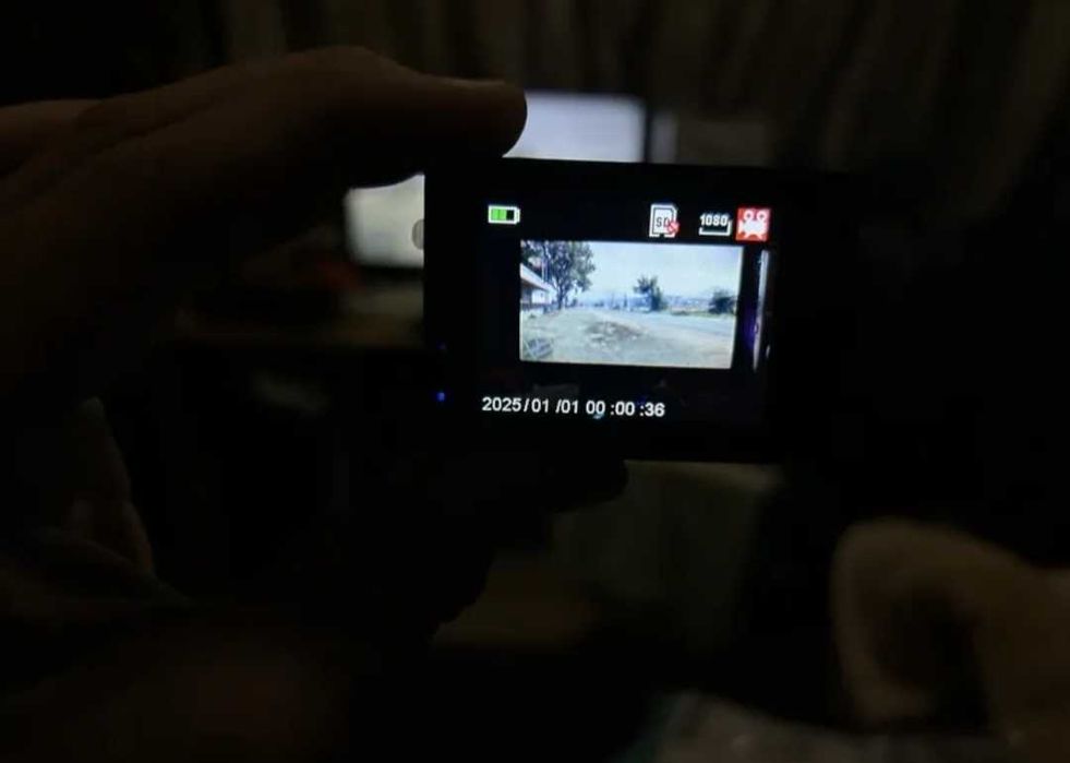 Екшн камера з кріпленням на шолом