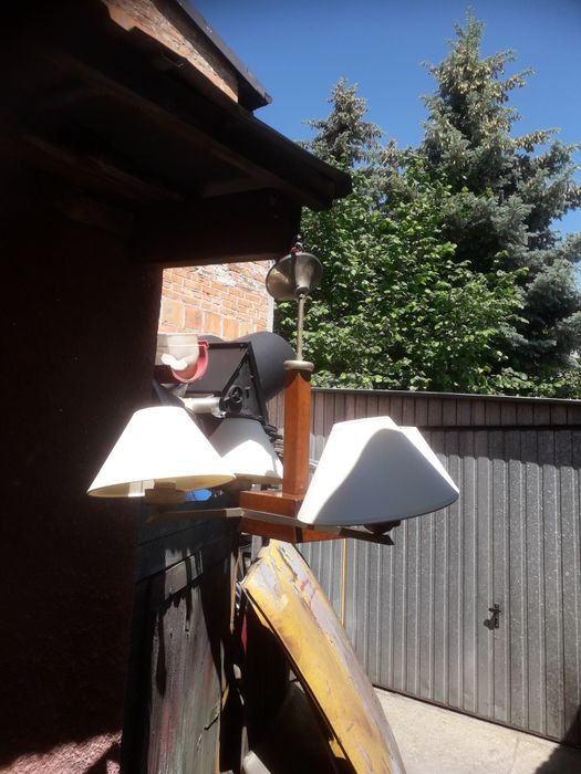 Żyrandol drewniany PRL stan dobry.