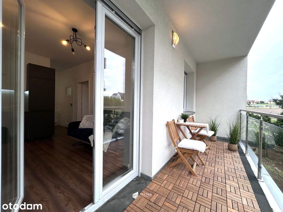 Bez nakładów, do wejścia, parking, duży balkon