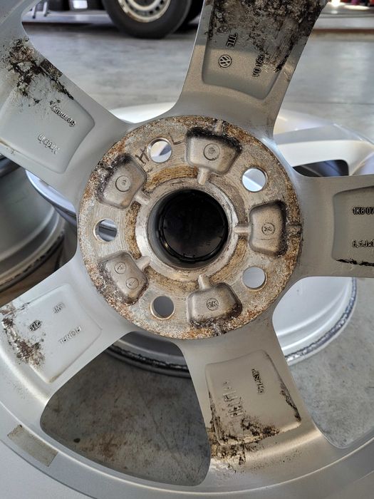 Felgo Volkswagen R 17 alusy alufelgi