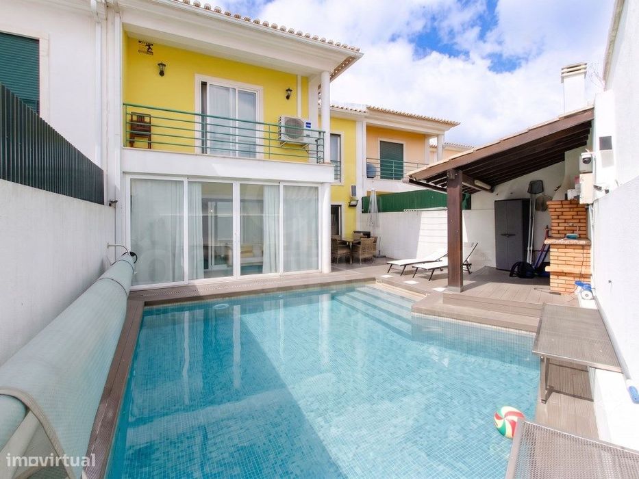 Moradia T4+2 com piscina na Urb. Lombas (São Domingos de Rana)