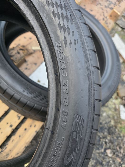Шини літні пара 225/45r19 Kumho  Ecsta  ps 71