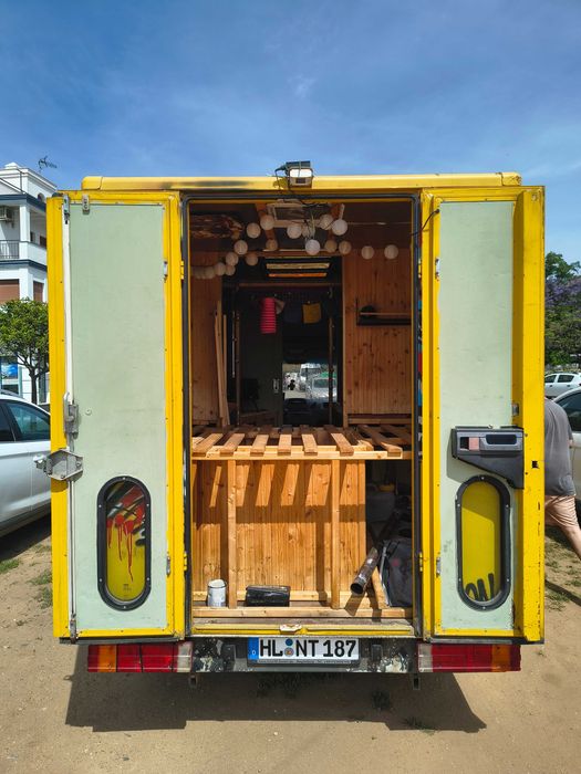 Mercedes-Benz Sprinter 308 CDI — Campervan de Construção Própria (Ex-DHL, Caixa Fechada)
