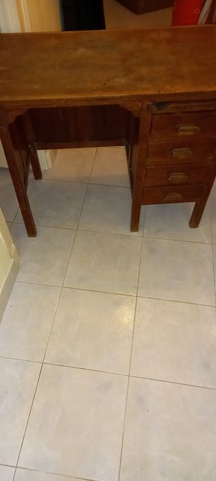 Guarda roupa e escravaninha