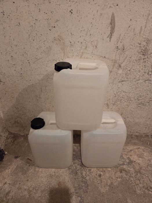 Bańki kanistry pojemniki 3x10L.