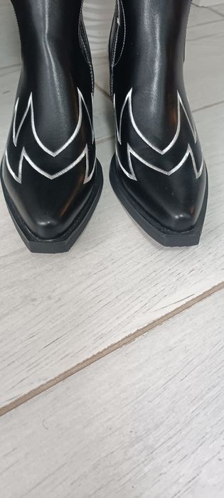 Продам шикарные сапоги козаки