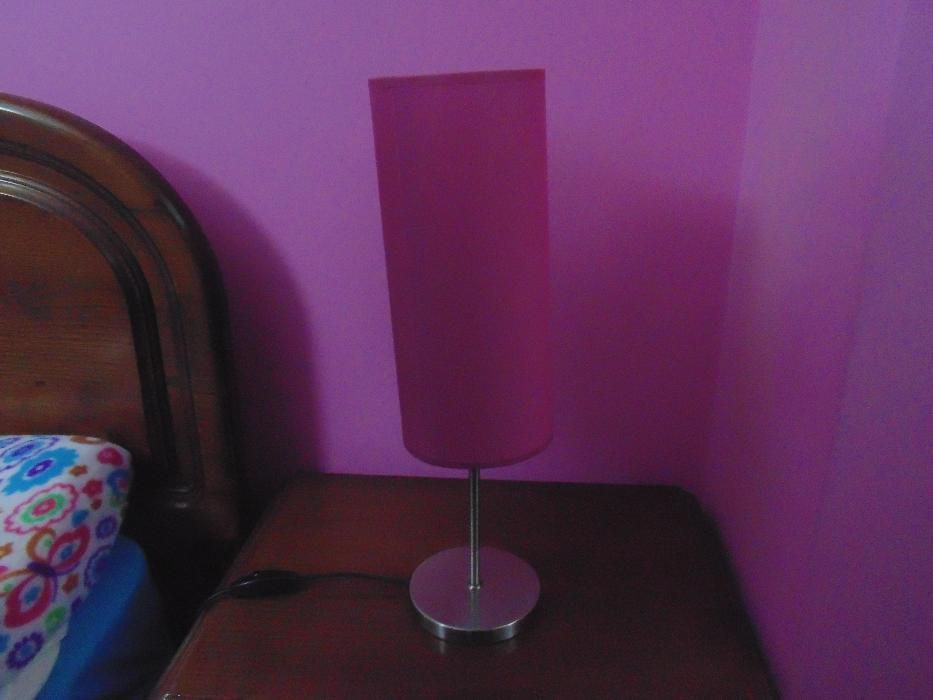 Candeeiros de  teto/parede e mesinhas cabeceiras