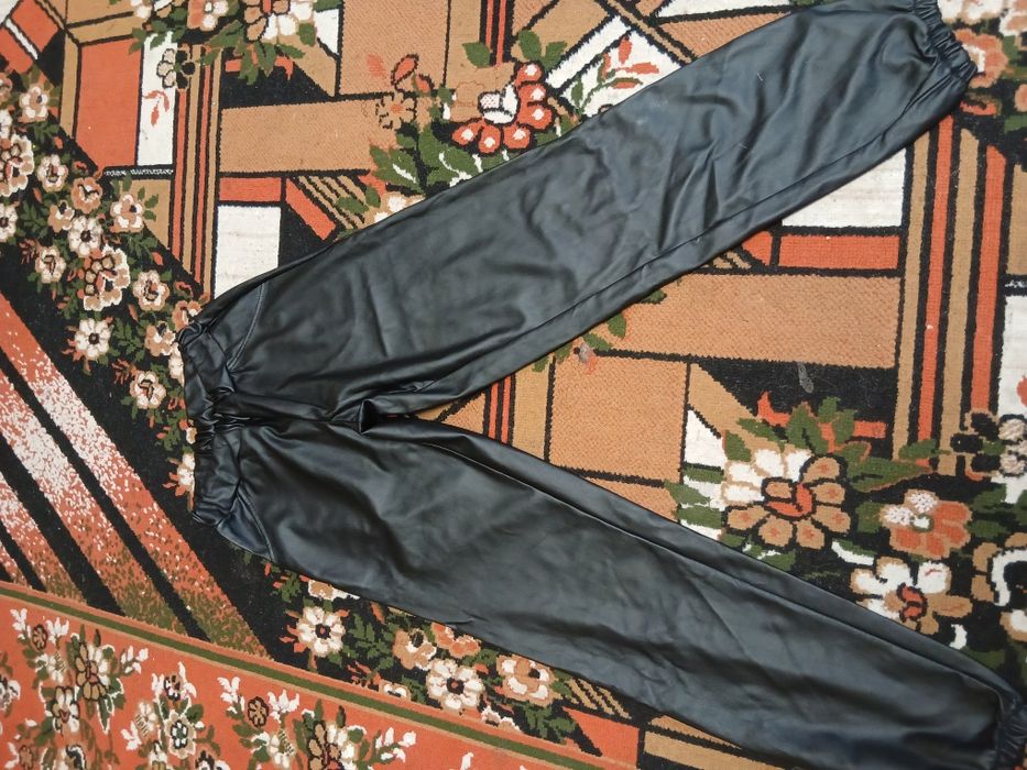 Штани  на  дівчинку