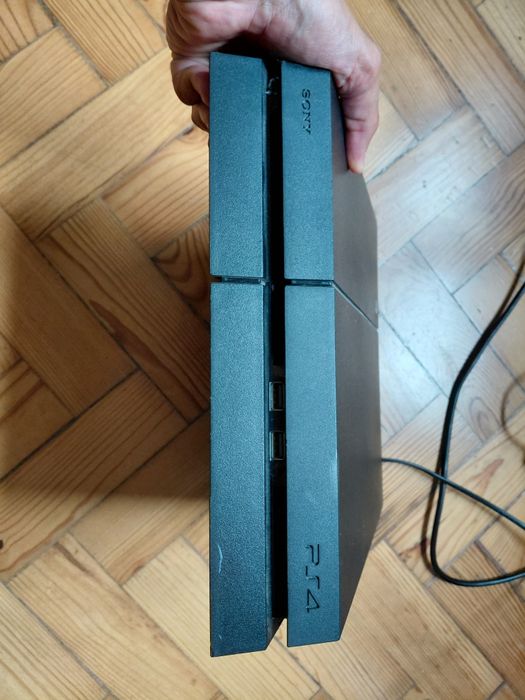PS4 com 10 jogos
