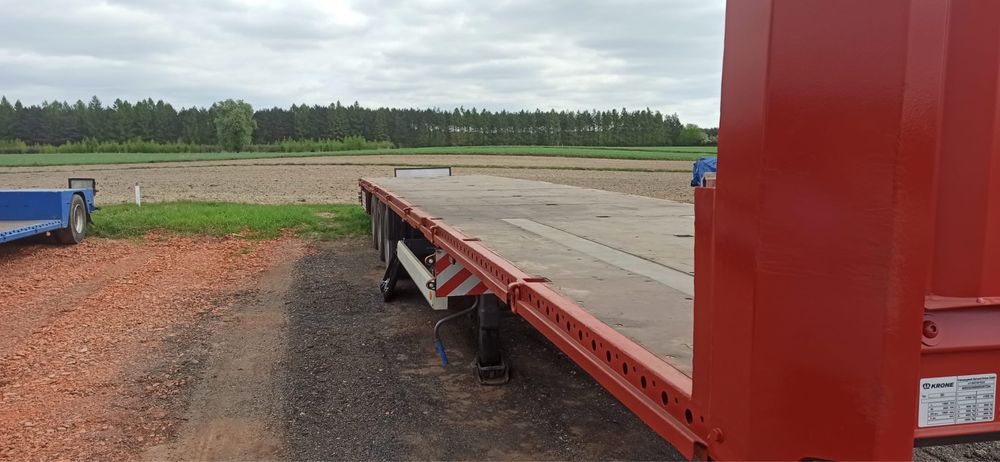 Naczepa do wynajecia , platforma z najazdami mega .