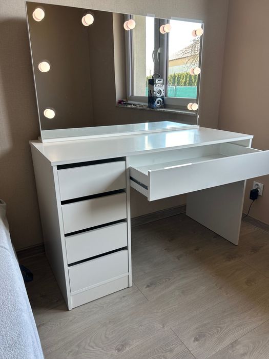 Toaletka podświetlana