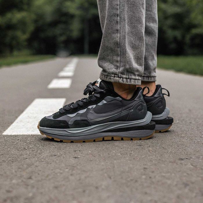 Кроссовки Nike VaporWaffle Sport Fuschia x Sacai Black/Brown | Unisex