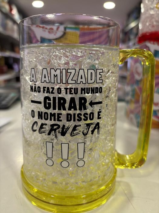 Canecas de gelo com frases