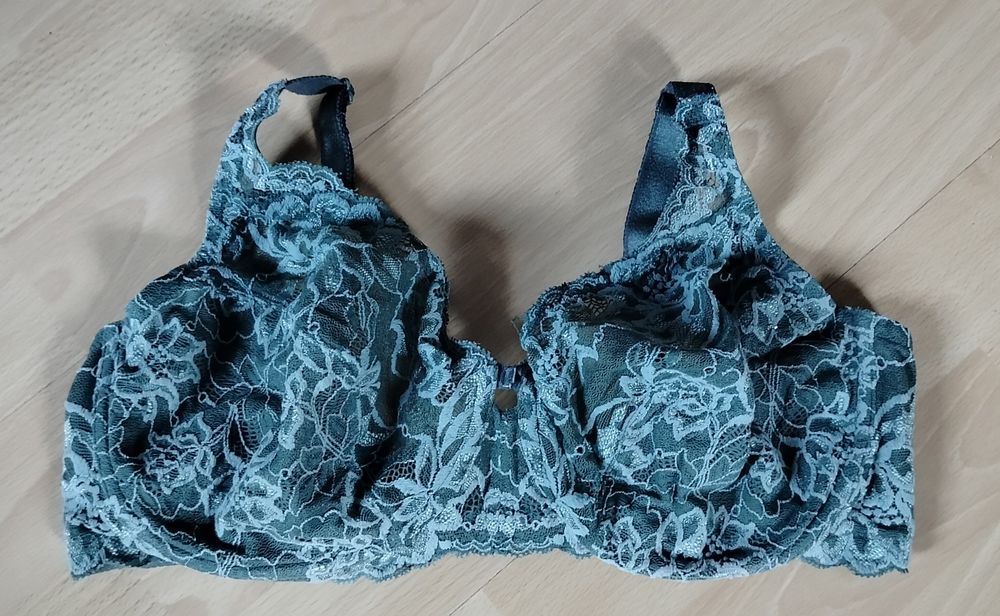 Ładny Duży Biustonosz TRIUMPH koronkowy na fiszbinach miękki D 90