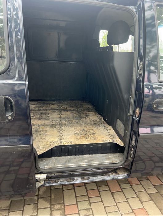 Продам авто хюндаи H200 2.5тд