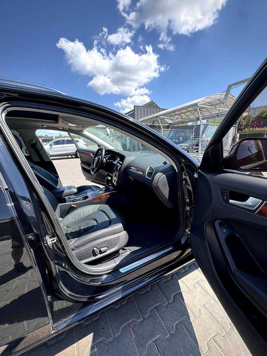 Автомобіль Audi A4 B8