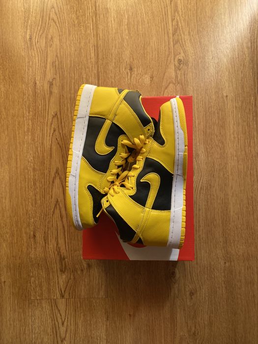 Nike dunk varsity maize