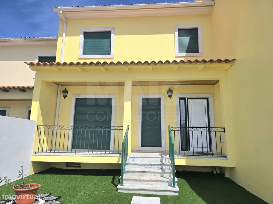 Moradia T4 com Terraço, Jardim e Garagem Fechada – Vale Maceira, Al...