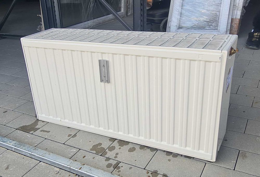 Grzejnik używany 90x50 CV33  !!